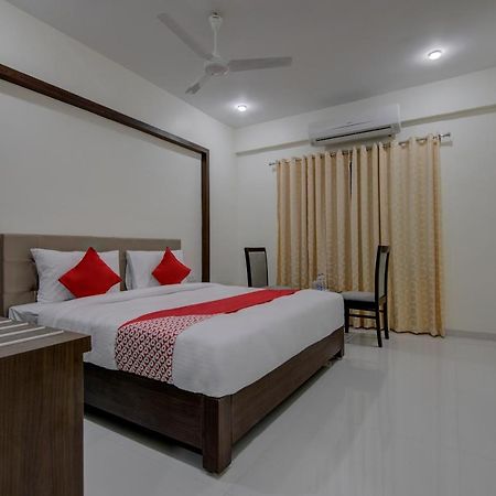 Capital O 16971 Hotel Lorven Visakhapatnam Exteriör bild
