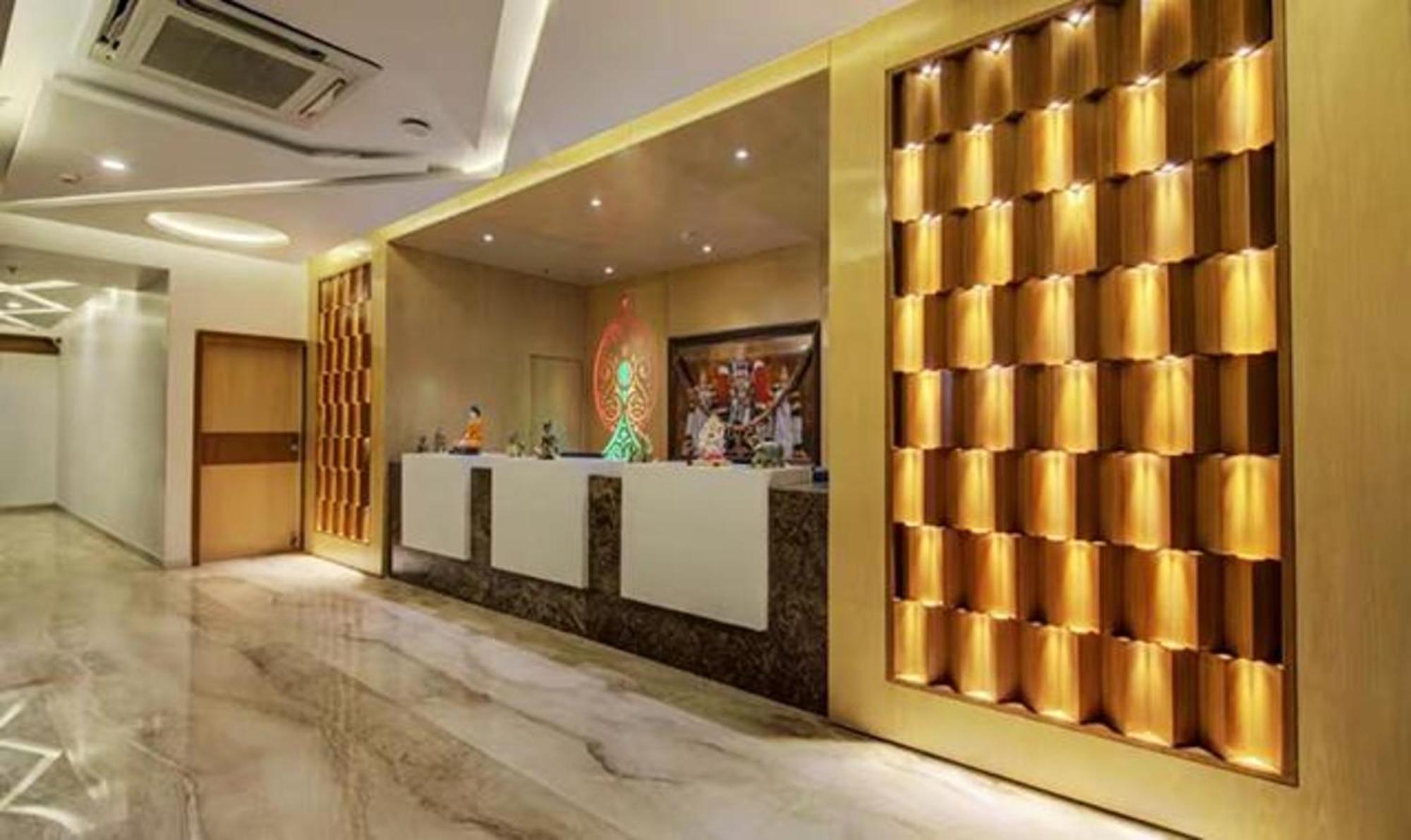 Capital O 16971 Hotel Lorven Visakhapatnam Exteriör bild