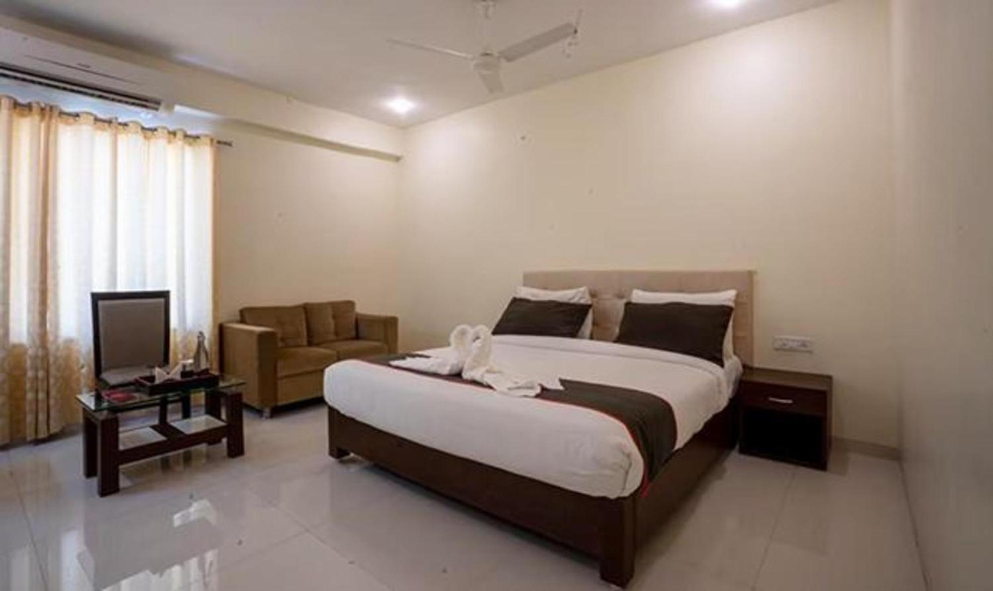 Capital O 16971 Hotel Lorven Visakhapatnam Exteriör bild