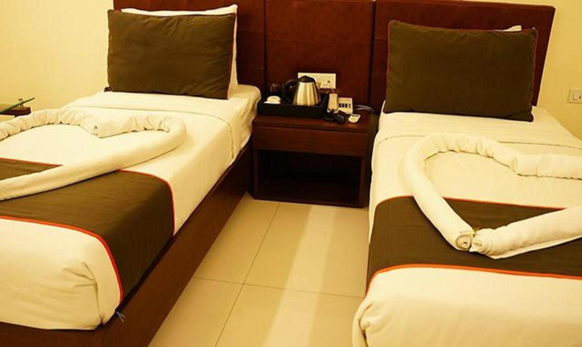 Capital O 16971 Hotel Lorven Visakhapatnam Exteriör bild