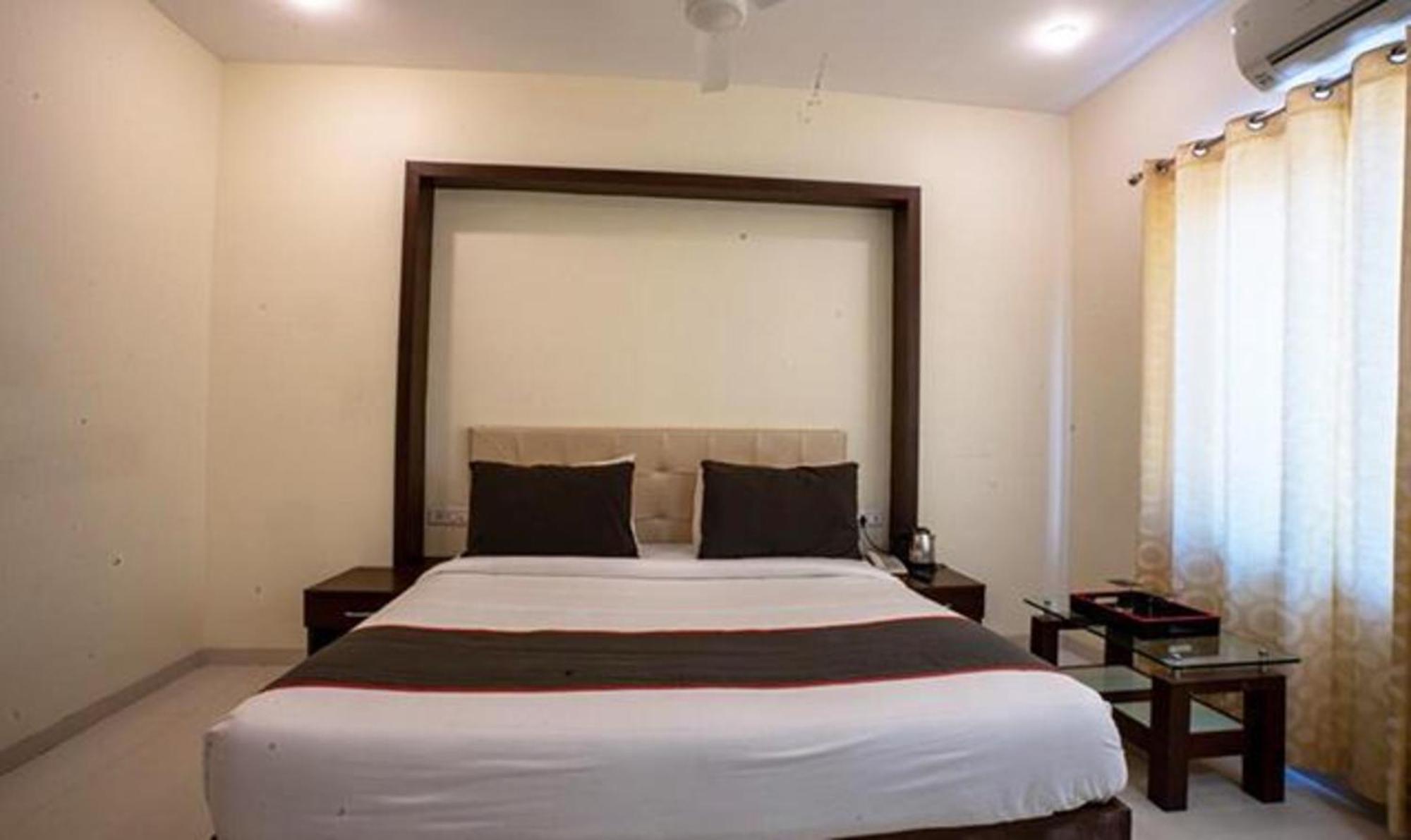 Capital O 16971 Hotel Lorven Visakhapatnam Exteriör bild