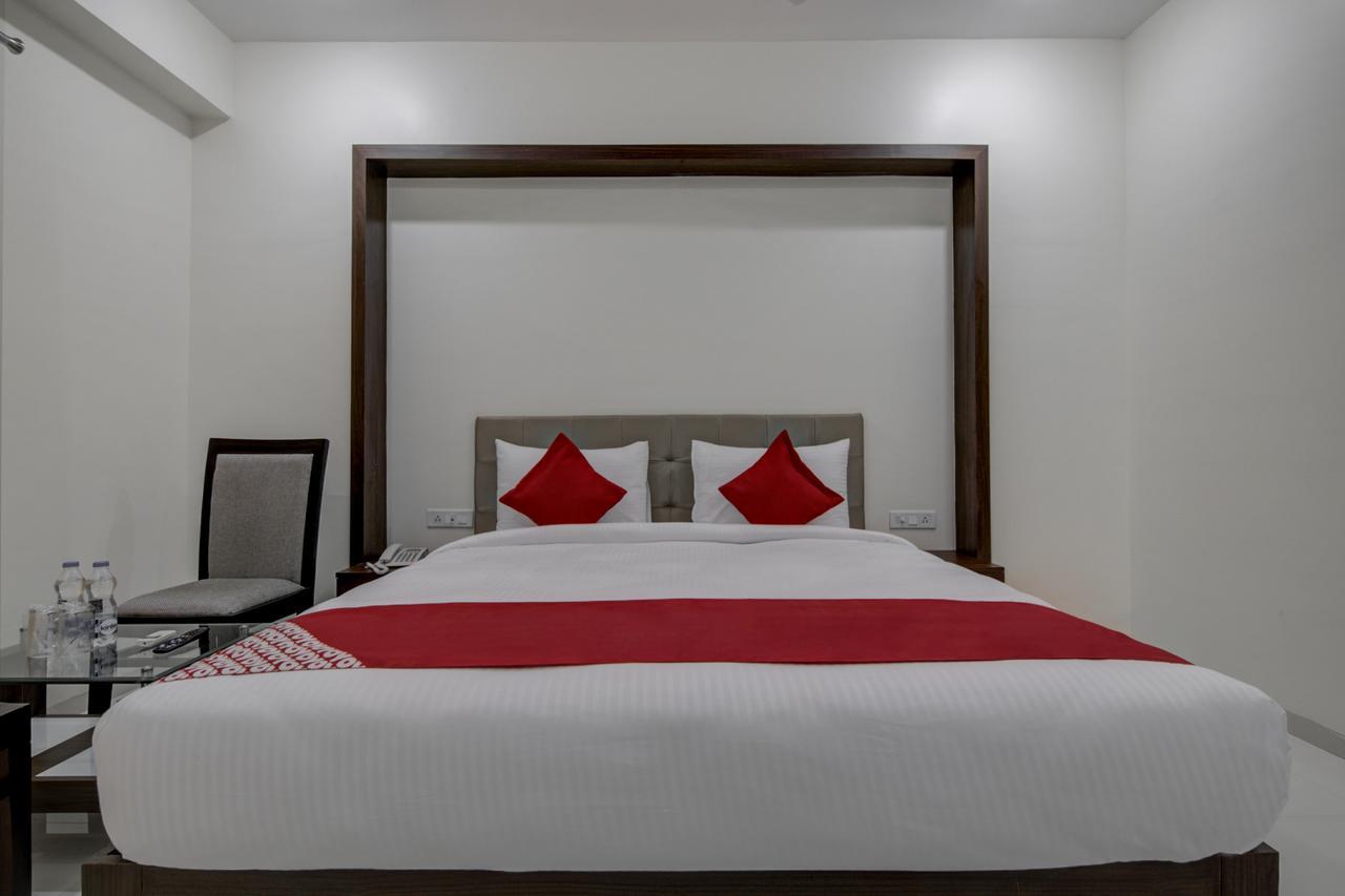 Capital O 16971 Hotel Lorven Visakhapatnam Exteriör bild
