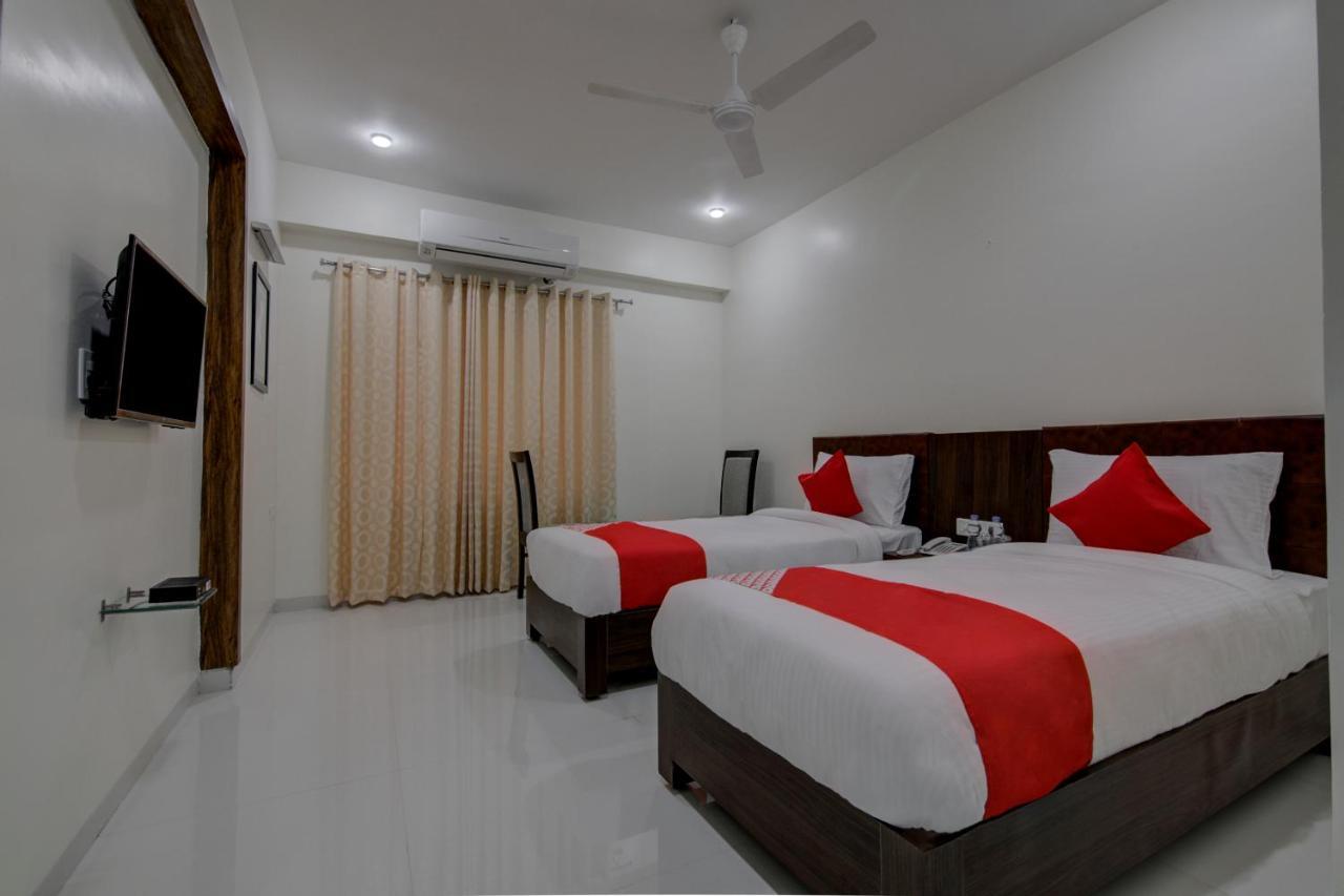 Capital O 16971 Hotel Lorven Visakhapatnam Exteriör bild