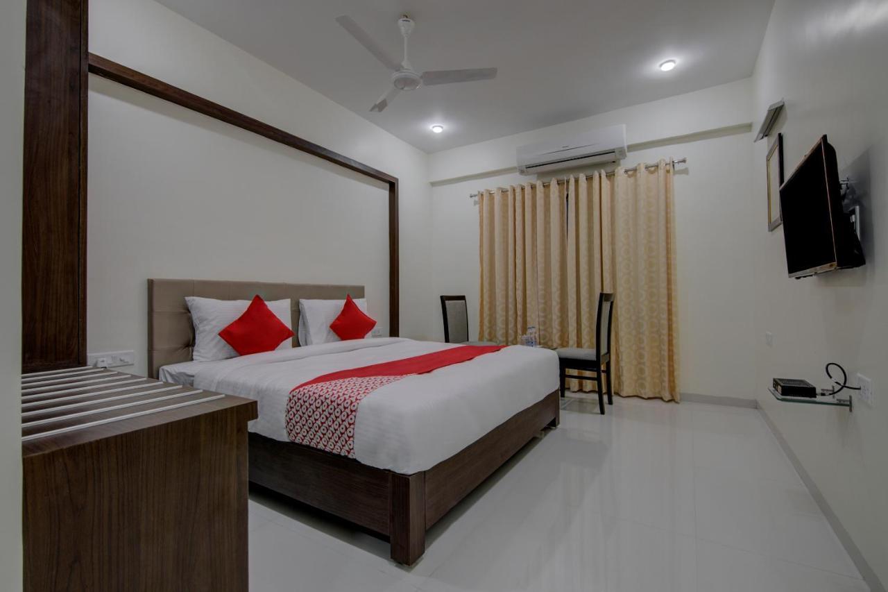 Capital O 16971 Hotel Lorven Visakhapatnam Exteriör bild